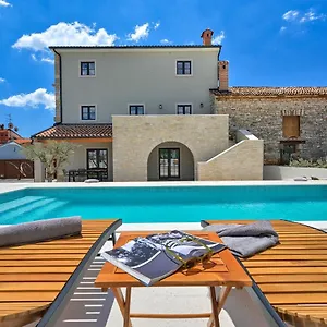 https://villa-vitassi.pula-hotels.org